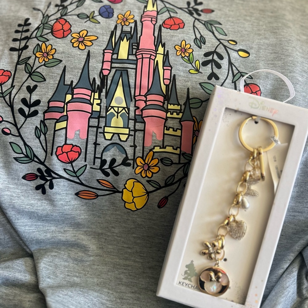 Gorgeous Minnie keychain/bag charm new in box